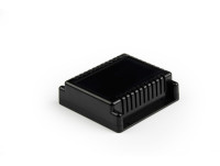 Boîtier en plastique à paroi carrée avec ailettes pour capteurs électroniques PM047