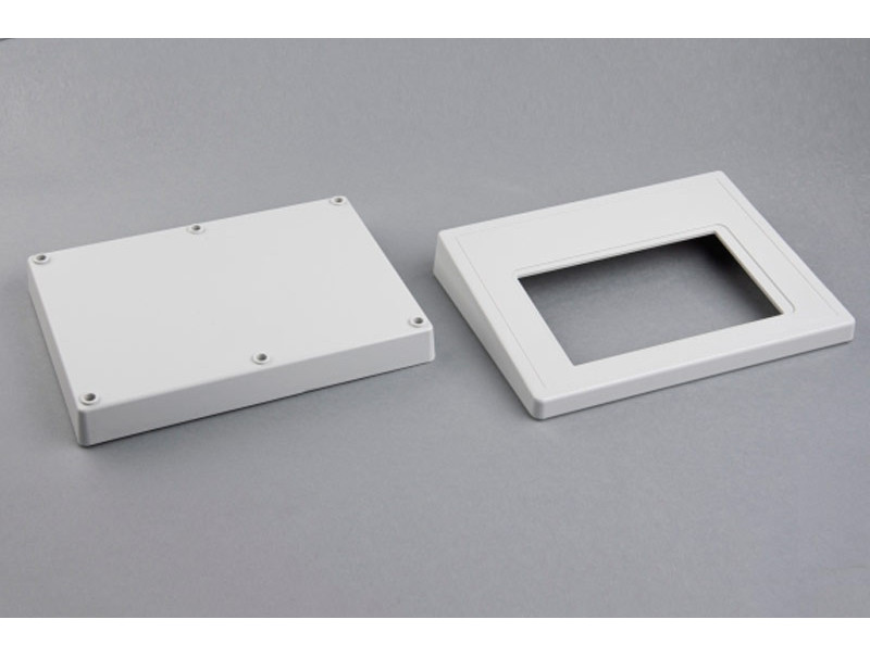 Boîte en plastique de bureau avec couvercle incliné pour appareils électroniques PT135