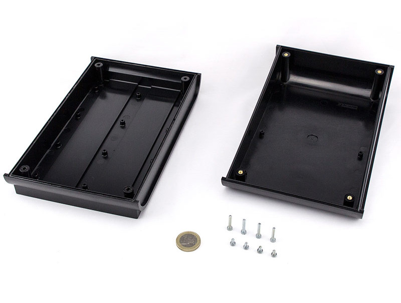 Boîte en plastique de bureau avec couvercle incliné pour appareils électroniques PP71