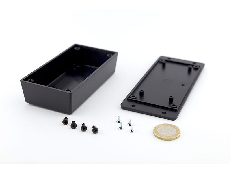 Boîtier mural en plastique avec ailettes pour appareils électroniques PP110