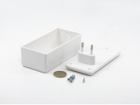 Boîtier plastique connectable par prise européenne pour appareils électroniques PP55