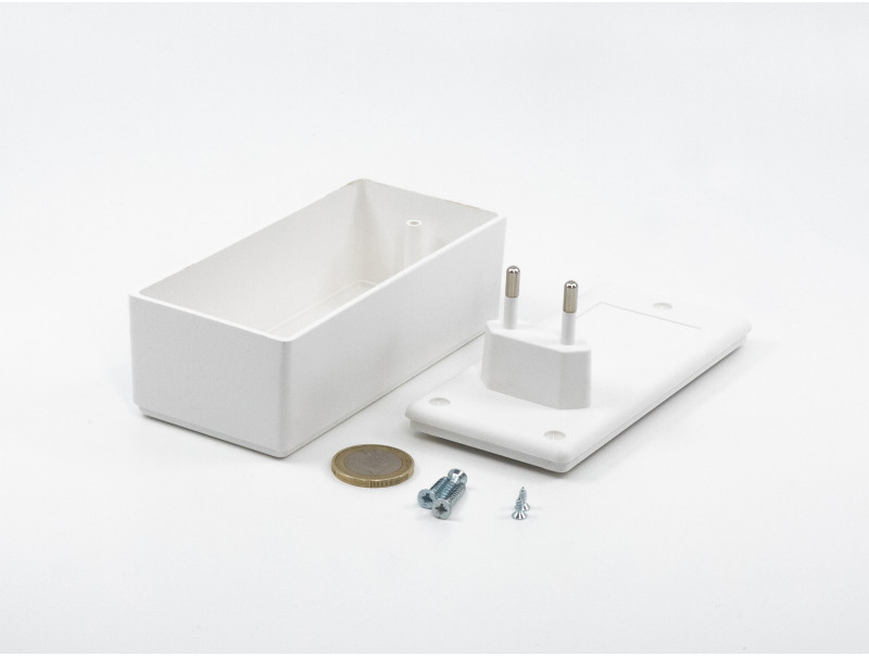Boîtier plastique connectable par prise européenne pour appareils électroniques PP55