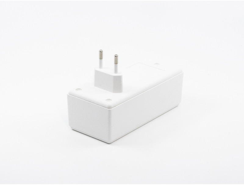 Boîtier plastique connectable par prise européenne pour appareils électroniques PP55