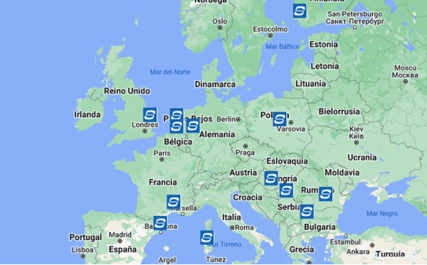 How we distribute our plastic enclosures worldwide?